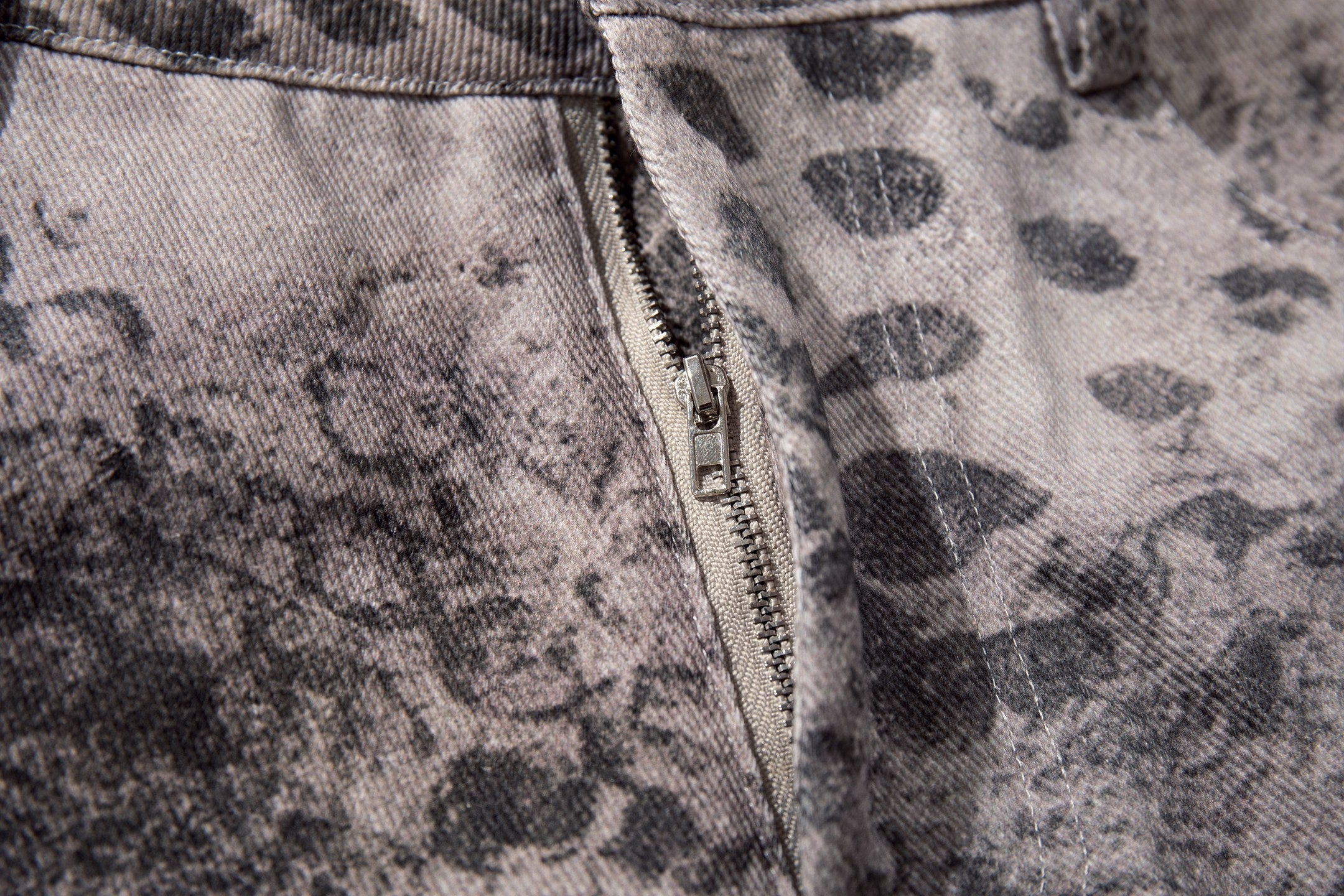 STARRVAINT “Grunge Cross Washed Denim Shorts”