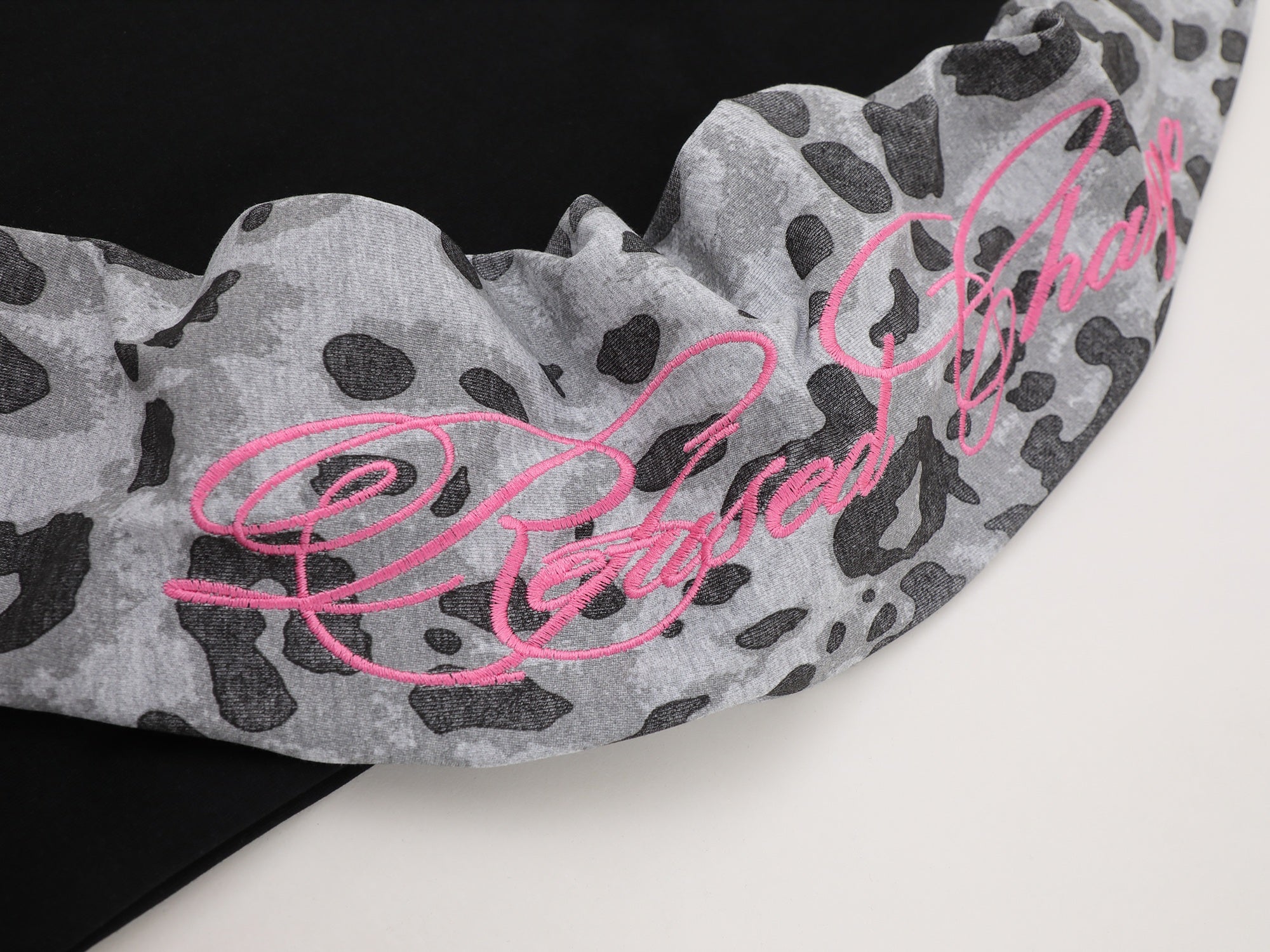 STARRVAINT Leopard Raglan Long Sleeve Tee