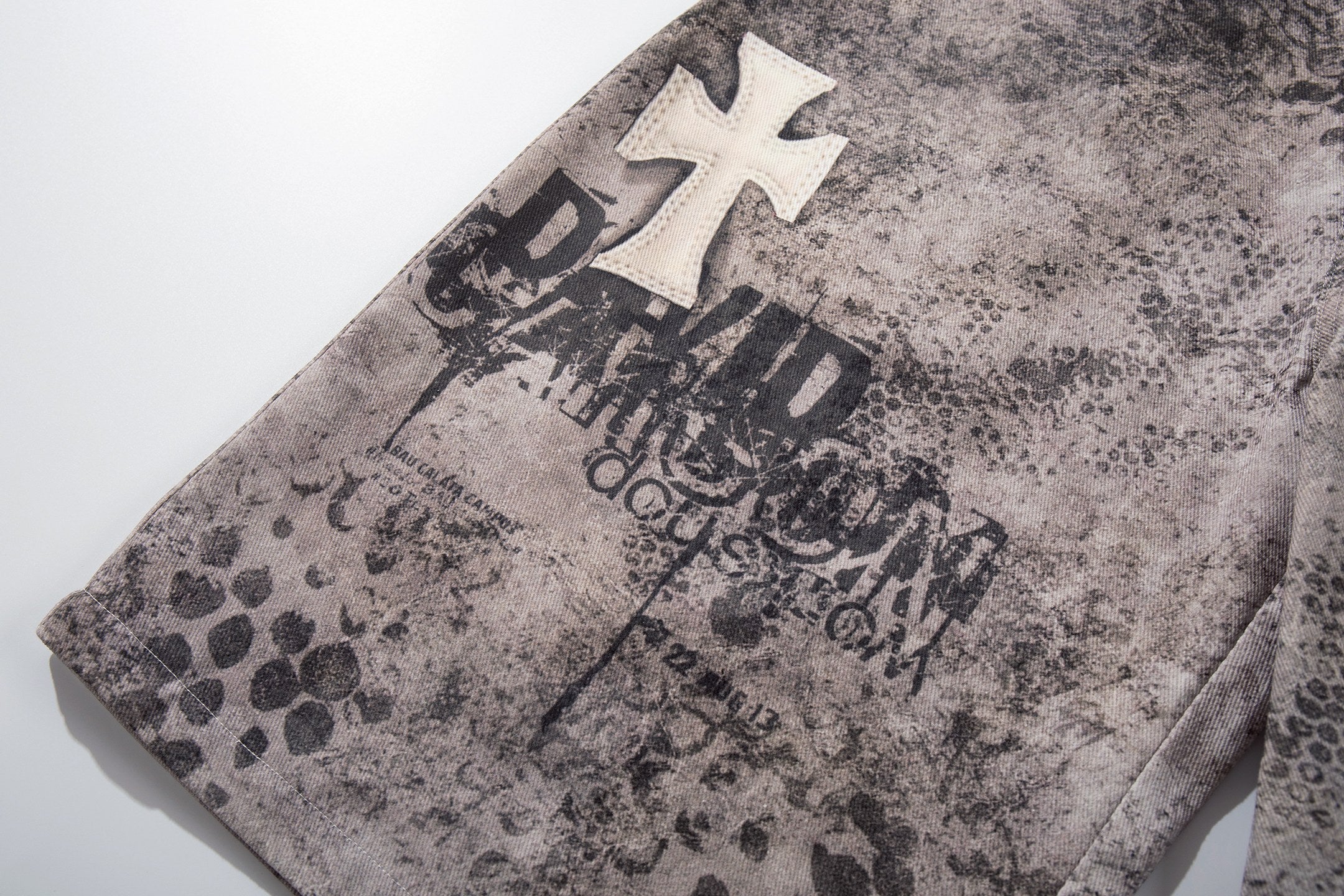 STARRVAINT “Grunge Cross Washed Denim Shorts”