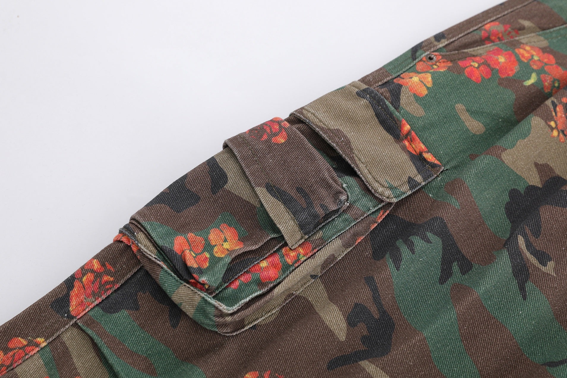 STARRVAINT “Floral Camo Cargo Shorts”